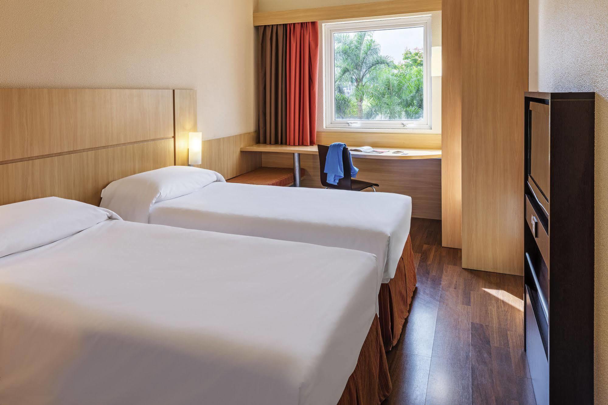 ホテル Ibis Nantes Centre Tour Bretagne エクステリア 写真
